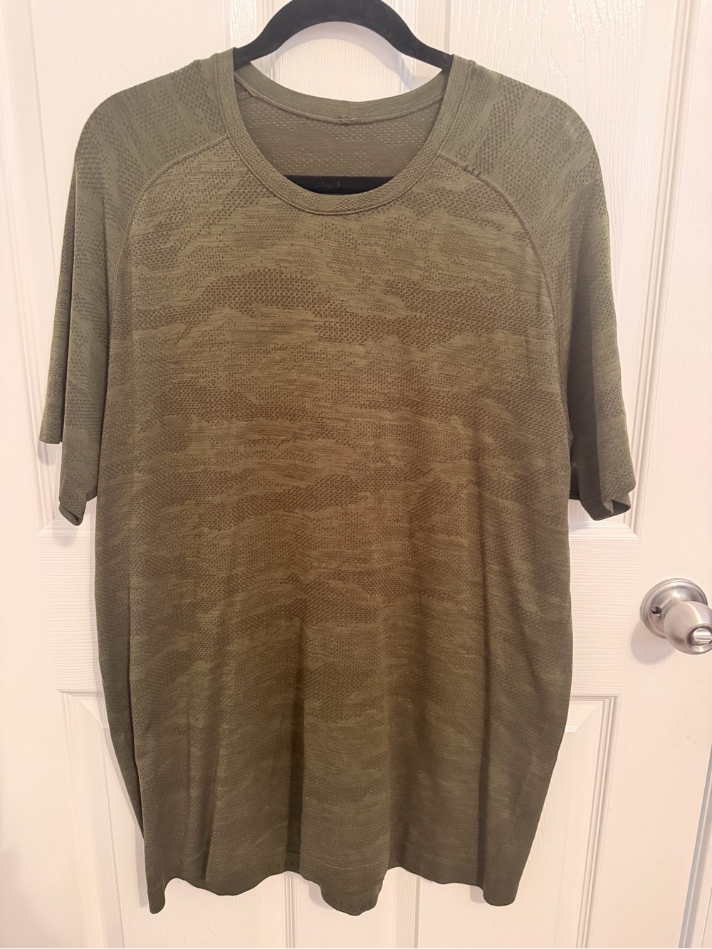 lululemon athletica Short-Sleeve Men’s Performance Tee in Olive Camo